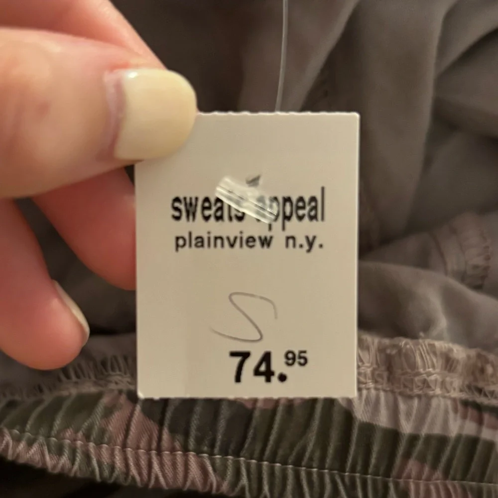 Small Camo Hard Tail Shorts- NWT - Picture 2 of 2